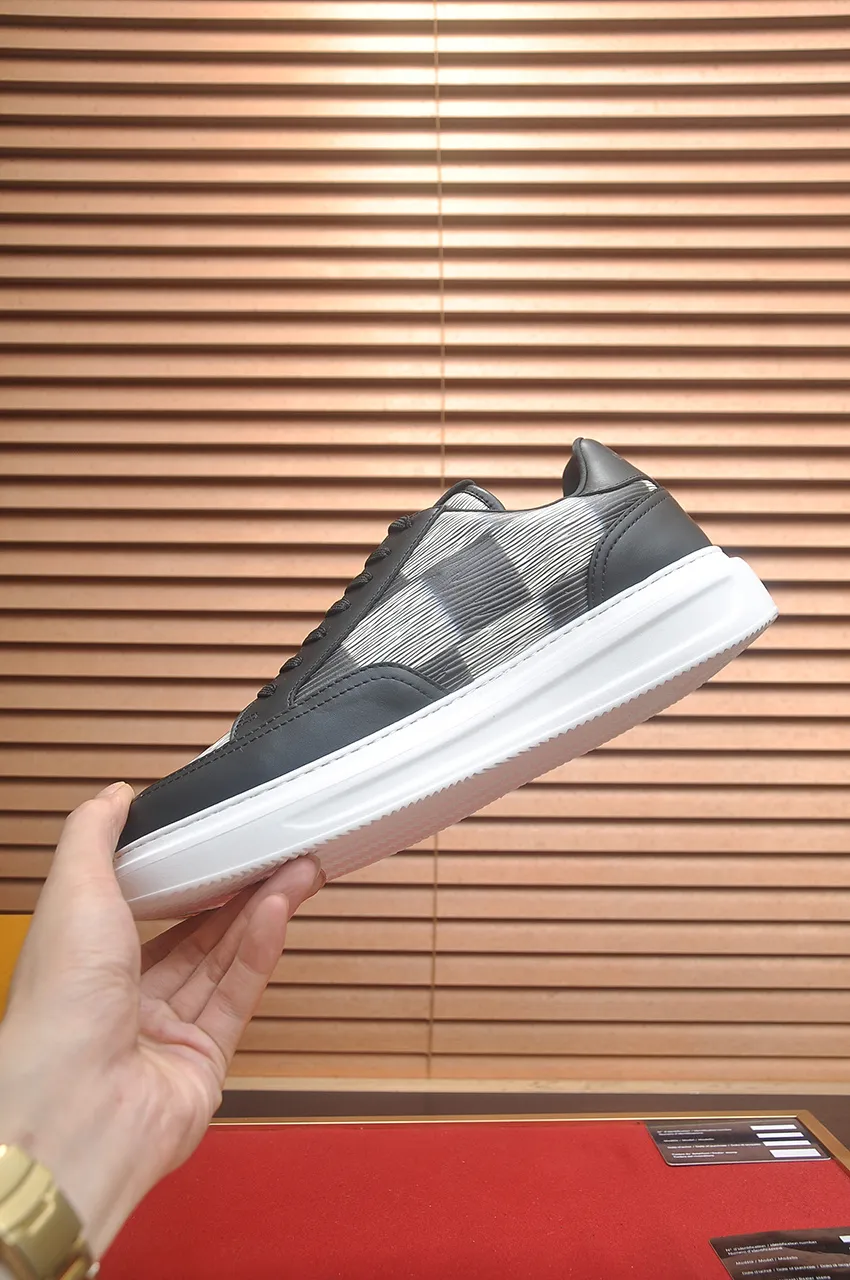Men's men's shoes 💰640💶Original development, quality shipping, welcome to compare - LV sneaker series sports shoes introduce the loose silhouette of the ready-to-wear series into the spring and summer men's wear shows and make an eye-catching appearance. The cow leather upper is combined with rough fabric laces, and colorful beading highlights the brand's classic elements. LV letters mark the tongue and Monogram floral outsole. Mixed materials Made of top-grain cowhide, thick shoelace design, large Monogram print on the side, mesh lining and cotton feet, the comfort is as extreme as ever, premium heritage, quality first, worth owning! Size: Men’s 38-45 (45 is custom-made and cannot be returned or exchanged)